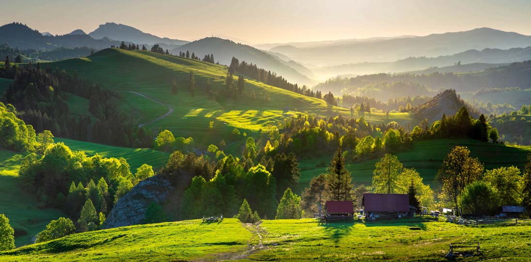 Co zawiera przewodnik turystyczny i dlaczego warto po niego sięgnąć? Poznaj sekrety udanych podróży